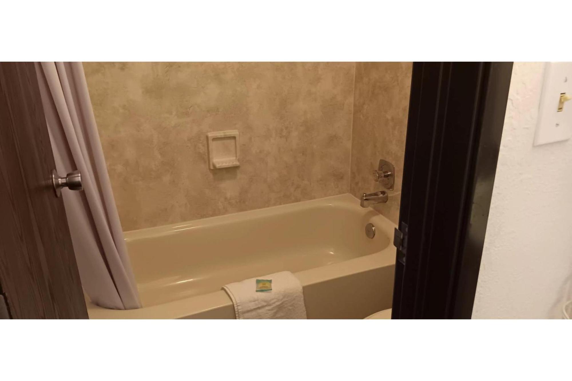Scotwood Motel By Oyo Washburn Nd エクステリア 写真